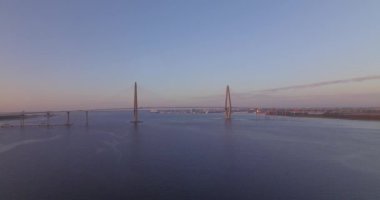 Charleston Ravanel Köprüsü, şehir merkezinde.