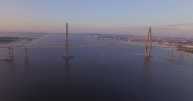 Charleston Ravanel Köprüsü, şehir merkezinde.