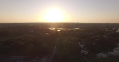 Güneş doğarken Charleston yakınlarındaki kıyı sulak alanları.