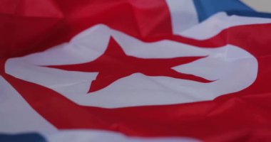 Kızıl yıldızlı Kuzey Kore bayrağı.