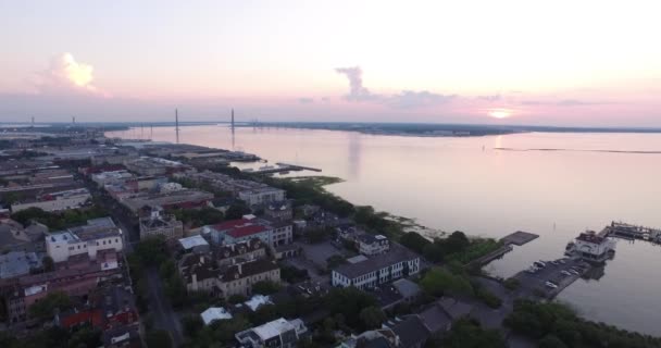 Waterfront Cidade Portuária Charleston Amanhecer Com Ponte — Vídeo de Stock