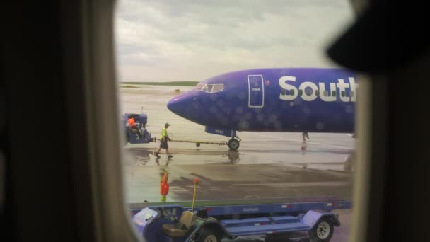 Southwest Airlines 737 Sai Seu Portão Aeroporto Para Preparar Para — Vídeo de Stock