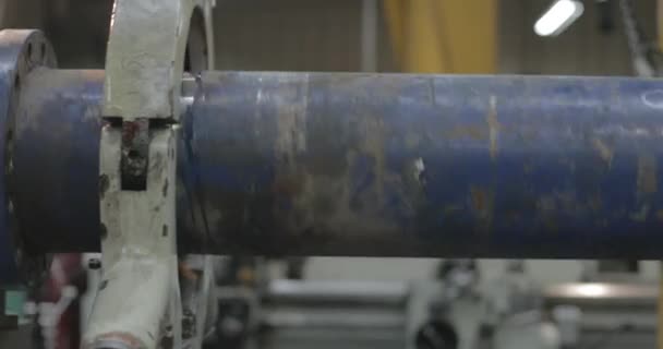 工具を再加工している機械に回転する油圧シリンダー — ストック動画