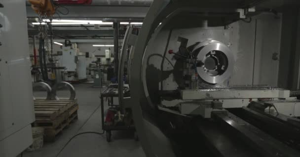 Części Stalowe Produkowane Zautomatyzowanej Maszynie Cnc Fabryce — Wideo stockowe