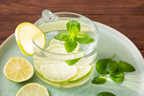 Desintoxicação Água Com Folhas Hortelã Limão Alimentos Saudáveis Ricos Vitaminas — Fotografia de Stock