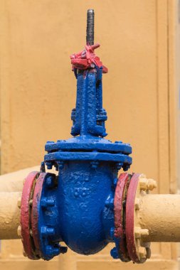 Doğada borusu olan gaz vanası..