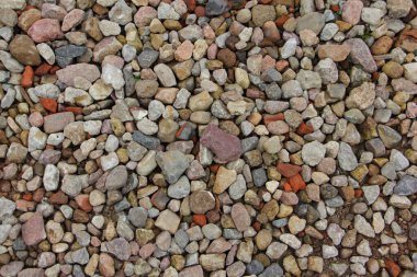 Taş plaj arkaplan dokusunda bir sürü küçük renkli baloncuk.