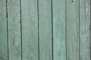 Birçok dikey gri tahta arka plan dokusuna sahip eski, kuru kırsal ahşap duvar.