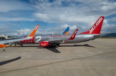 Aktio havaalanı, Preveza, Yunanistan. 10.2021. Easy Jet ve Jet 2 'den gelen uçuşlar yolcuları tatile götürüyor..
