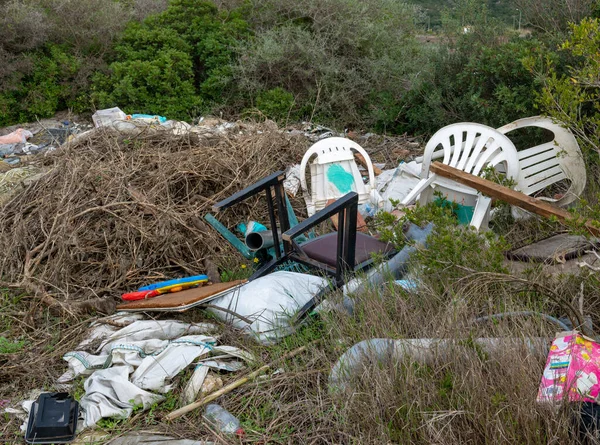 Yasadışı çöp boşaltma kırsal alanda çevresel hasara yol açıyor.