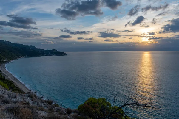 Yunanistan 'da güzel bir sonbahar deniz batımı.