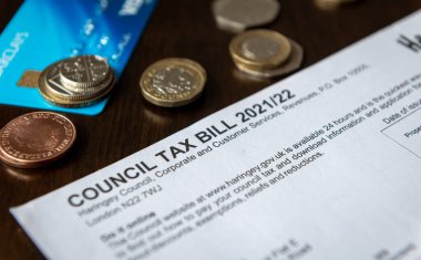Londra mı? İngiltere. 10.07.2021. Konsey Vergi Tasarısı 'nı kapat. Bir dizi hizmeti finanse etmek için yerel yönetim vergisi.