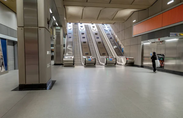 Londra mı? İngiltere. 10.03.2021. Kuzey Hattı 'ndaki Battersea Elektrik İstasyonu' nun yeni Londra bilet gişesi..