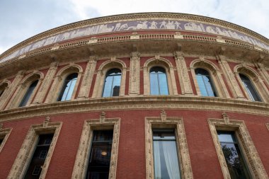Londra mı? UK- 07.11. 2021 yılı. Royal Albert Hall binasının sokak manzarası.