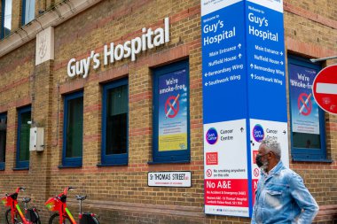 Londra mı? UK- 06.10. 2021 yılı. Southwark 'taki Guy' s Hospital, başkentin en büyük ve en iyi bilinen hastanelerinden biri..