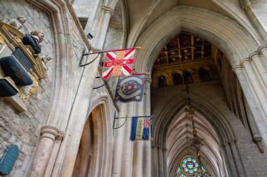 Londra mı? UK- 06.10.2021. Southwark Katedrali 'nin güney transseptinin iç görüntüsü.