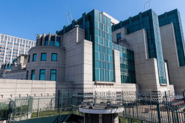Londra mı? UK- 03.29.2021: MI6 'nın dış görünümü, İngiliz Gizli Servisi.