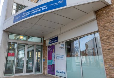 Londra mı? İngiltere-03.27.2021: Kraliyet Londra Hastanesi diş ve okul, Doğu Londra halkına hizmet veren bir öğretim NHS hastanesi.