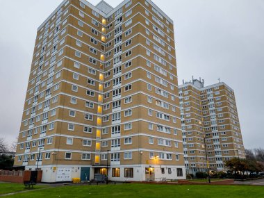 Londra mı? UK- 12.18.2021. Tipik tarihi sosyal konutlar başkentteki apartmanların yüksek binaları.