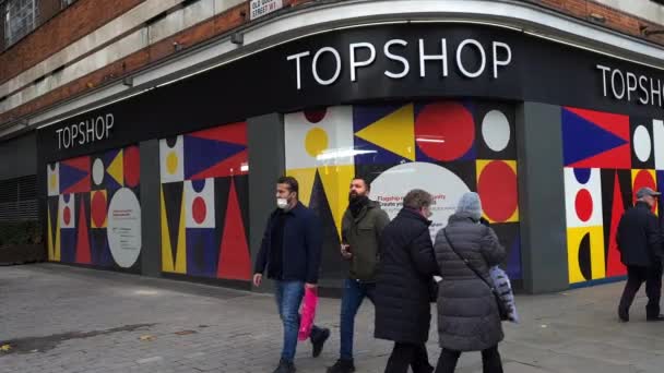 London 2021 Closed Branch Topshop Oxford Street Retail Space Available — Stockvideo