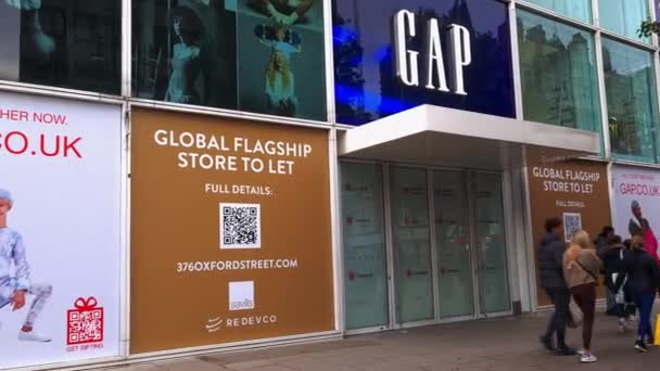 ロンドンだ イギリス 2021年 閉鎖されたアメリカのファッション小売業者の支店オックスフォードストリートのギャップ小売スペースを可能にする会社と — ストック動画