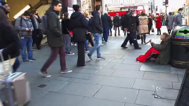 Londres Reino Unido 2021 Mendigo Callejero Oxford Street Con Una — Vídeos de Stock