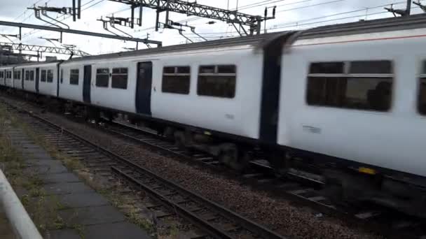 Londres Reino Unido 2021 Tren Interurbano Greater Anglia Exceso Velocidad — Vídeos de Stock