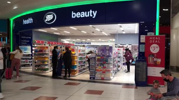 Gatwick Airport 2021 Branch Health Beauty Retailer Boots North Terminal — Stock Video