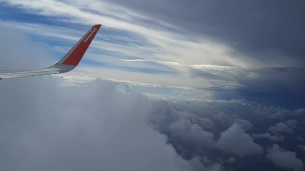 Könnyű Jet Repülés Európa 2021 Október Ablakkilátás Sűrű Felhőkben Való — Stock videók
