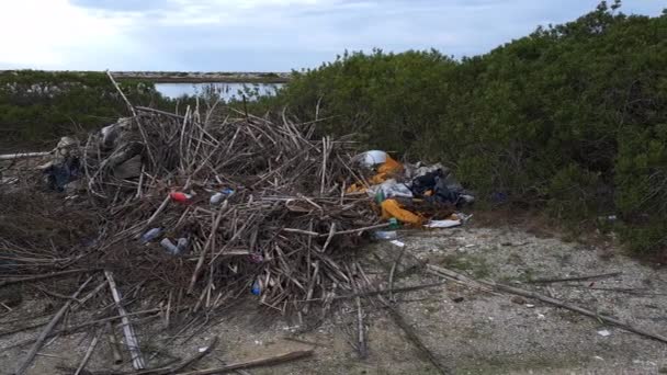 Vertido Ilegal Basura Que Causa Daños Ambientales Campo — Vídeo de stock