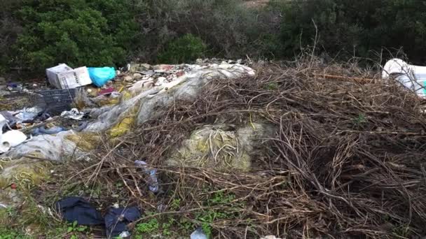 Illegal Dumping Garbage Causing Environmental Damage Countryside — Vídeo de Stock