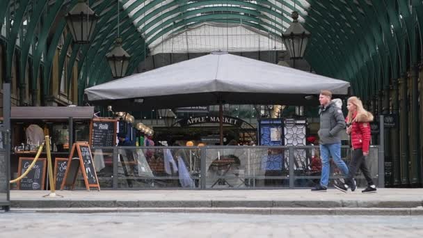 Londen Verenigd Koninkrijk 2021 Bezoekers Toeristen Sightseeing Covent Garden Een — Stockvideo