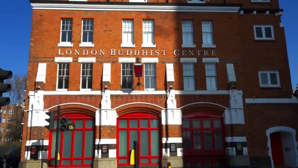London Großbritannien 2022 Außenansicht Des Gebäudes Des London Buddhist Centre — Stockvideo
