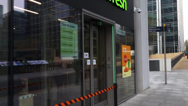 Londres 2022 Cartel Del Nombre Fachada Sucursal Amazon Fresh Grocery — Vídeos de Stock