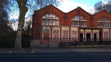 Londra mı? Birleşik Krallık-04.02.2022. Victoria ve Albert Çocukluk Müzesi 'nin sokak manzarası şu anda Young V ve A olarak adlandırılıyor..