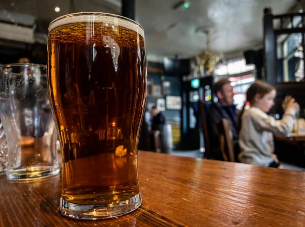 Ein Pint English Ale Auf Dem Tisch Einem Englischen Pub — Stockfoto