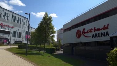 Birmingham. Birleşik Krallık-04.26.2022. Resorts World alışveriş ve eğlence merkezi binası ve Resorts World Arena 'nın dış görünüşü.