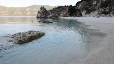 Agiofili Sahili, Lefkada Adası, Yunanistan, berrak mavi deniz ile baş döndürücü bir güzellik.