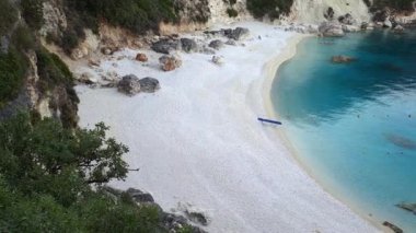 Agiofili Sahili, Lefkada Adası, Yunanistan, berrak mavi deniz ile baş döndürücü bir güzellik.