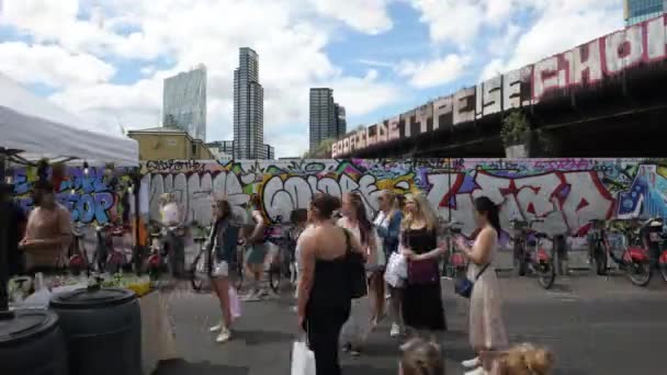 London 2022 Time Lapse Crowds Tourists Visitors Brick Lane Sunday — Stock Video