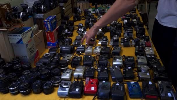 Londra Regno Unito 2022 Una Bancarella Che Vende Videocamere Vintage — Video Stock