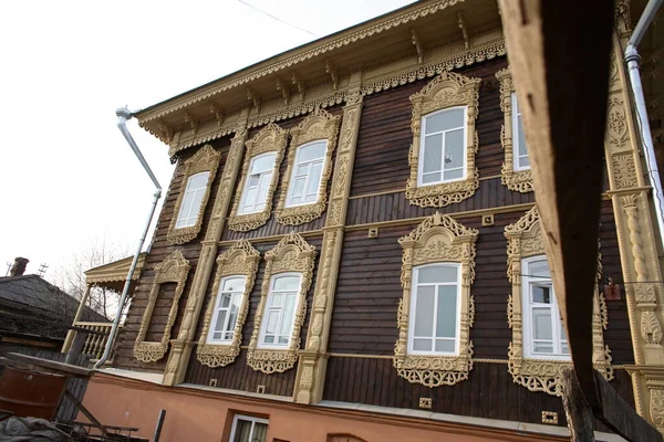 Vintage Wooden Windows Lacy Wooden Architecture Tomsk — Stock Photo, Image