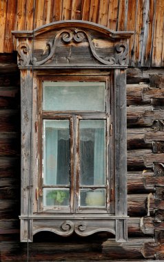 Klasik ahşap pencereler, dantelli ahşap Tomsk mimarisi.