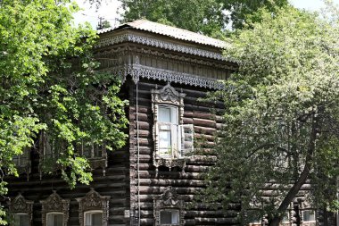 Klasik ahşap pencereler, dantelli ahşap Tomsk mimarisi..