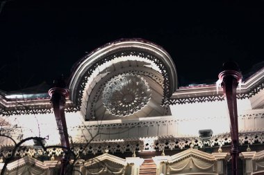 Klasik ahşap pencereler, dantelli ahşap Tomsk mimarisi.