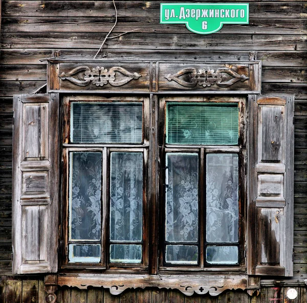 Vintage Wooden Windows Lacy Wooden Architecture Tomsk — Stock Photo, Image