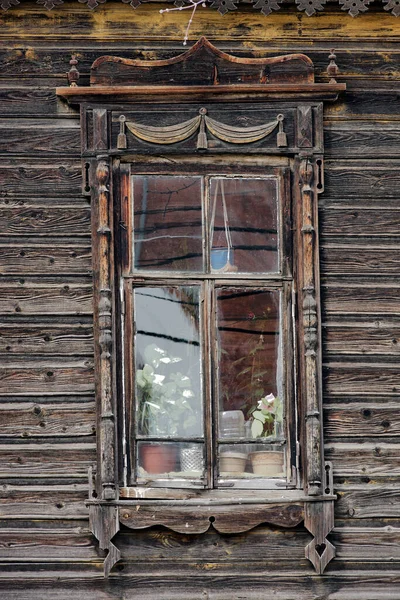 Ročník Dřevěná Okna Krajkové Dřevěné Architektury Tomsk — Stock fotografie