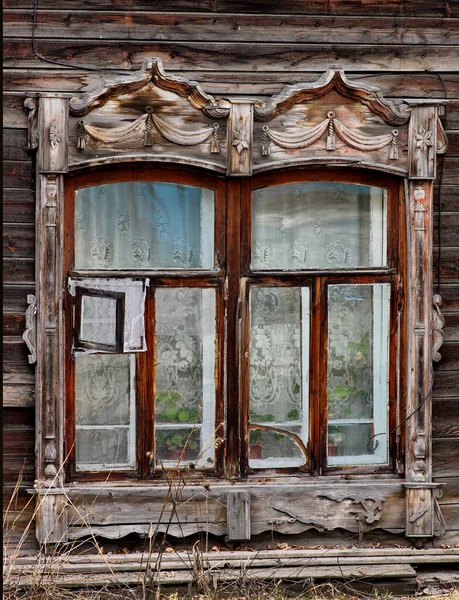 Ferestre Din Lemn Epocă Arhitectură Din Lemn Dantelă Din Tomsk — Fotografie, imagine de stoc