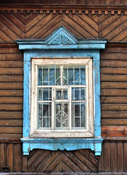 Vintage Ξύλινα Παράθυρα Δαντελωτή Ξύλινη Αρχιτεκτονική Του Tomsk — Φωτογραφία Αρχείου