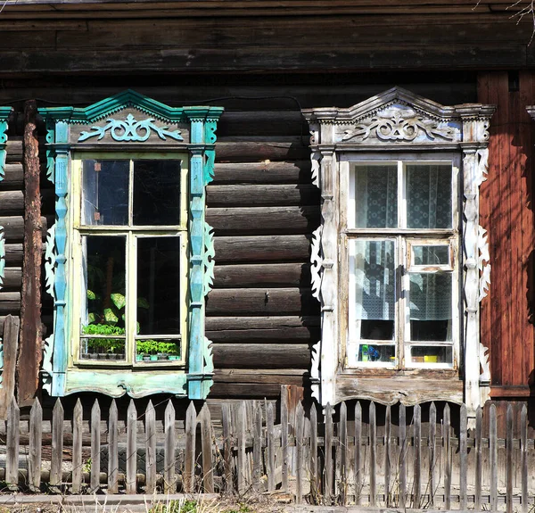 Вінтажні Дерев Яні Вікна Мереживна Дерев Яна Архітектура Томська — стокове фото